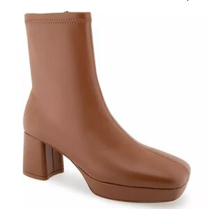 AEROSOLES “Sussex” Mid-Calf Platform Zip Up Boots in Cognac. New Without Tag.